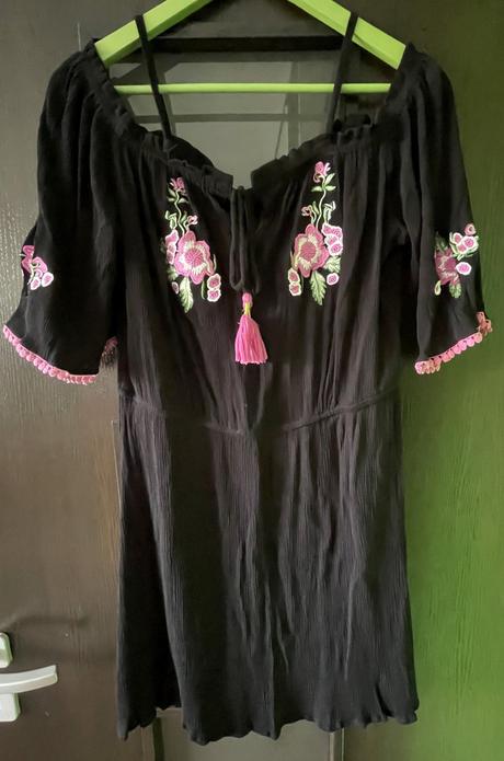 Šaty s výšivkou., bonprix,42