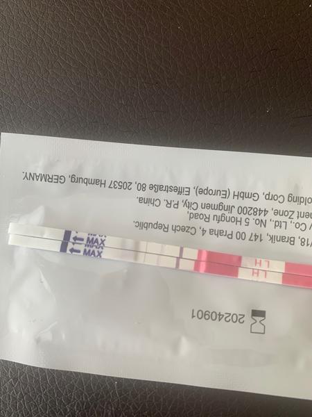 Tmavne môj ovulačný test?