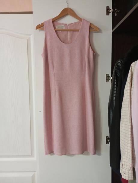 Ružové šaty, 40
