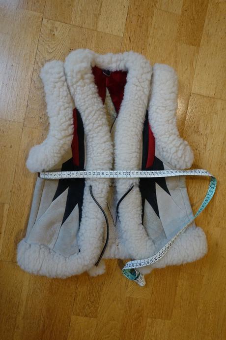 Veľmi teplá vesta z ovčej kožušiny, 116