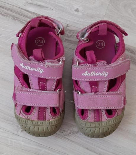 Sandál č.24, authority,24