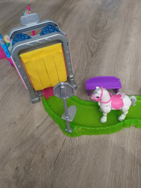 Barbie dráha pre koníka a autíčko, 