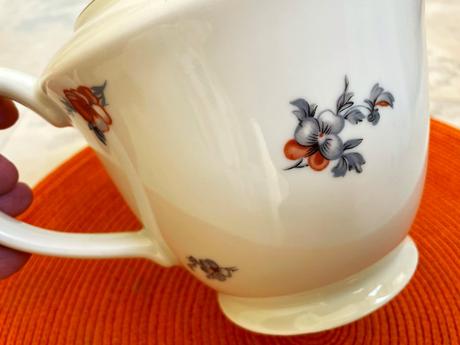 Starožitná porcelánová konvica, 