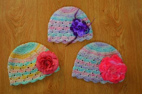 Háčkovaná čiapočka s kvetom, <50 - 158