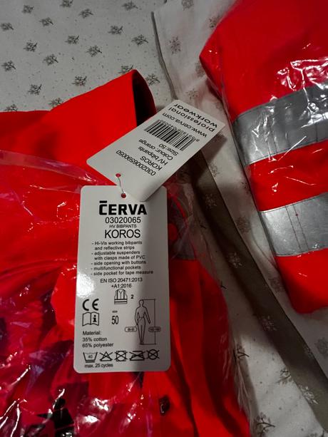 Montérky a vetrovka, 50