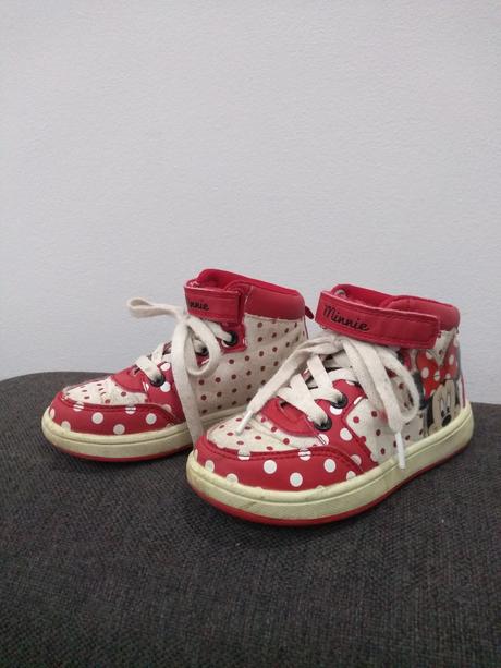 Členkové tenisky s minnie, 27