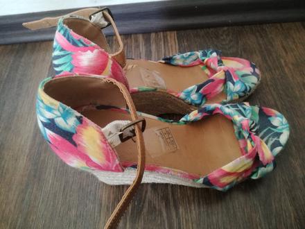 Kvetinkové sandále na platforme, 37