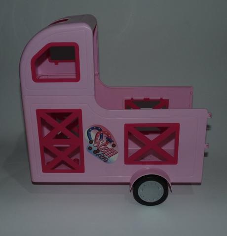 Príves pre koníky barbie,