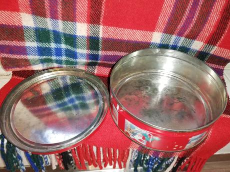 Staršia vianočná plechovka, 