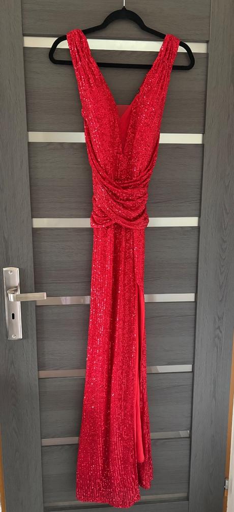Červené trblietavé šaty, s