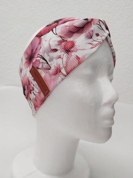 Čelenka z rebrovaného úpletu,