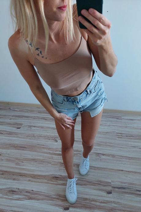 Béžový croptop, s