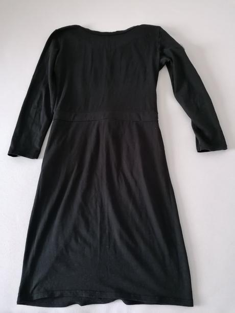 Šaty s nášivkami, s