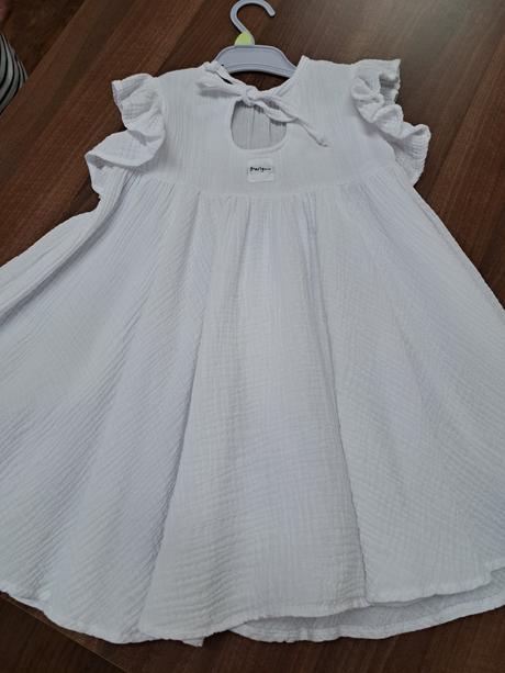 Mušelínové šaty, 110