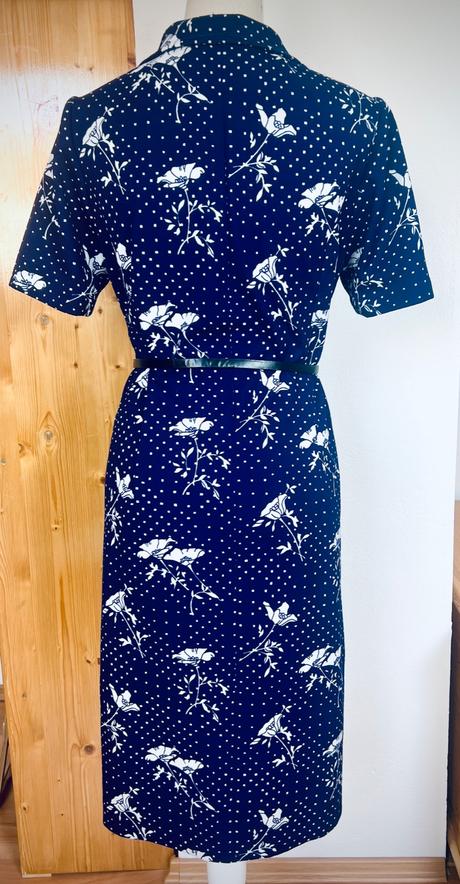 Modré šaty s kvetmi, 44, 44