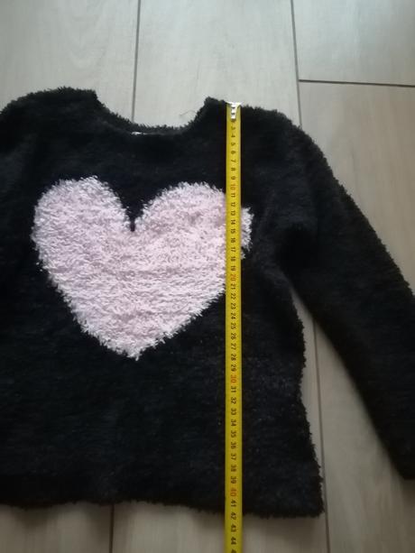 Mäkkučký svetrík s ružovým srdiečkom, h&m,116