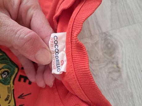 Červeno/oranzove tričko a tepláky, 92