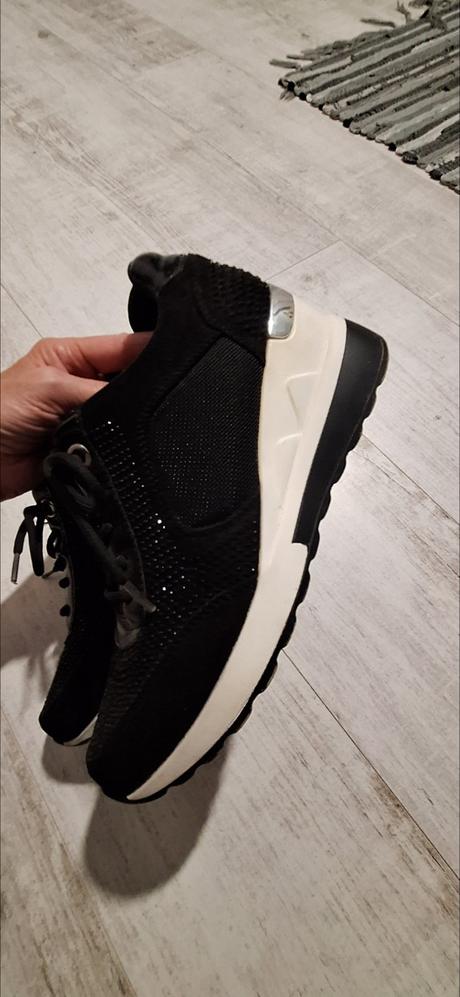 Vyvýšené botasky, 38