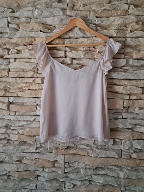Béžový elegantný top s volánom, reserved,m