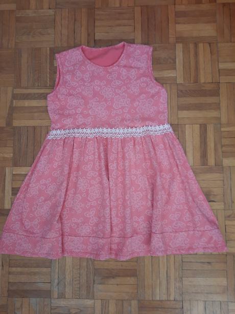 Dievčenské šaty, 122