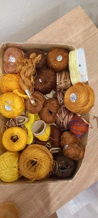 Zvyšky bavlniek na vyšívanie,