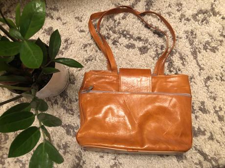 Stredne velka damska kabelka,