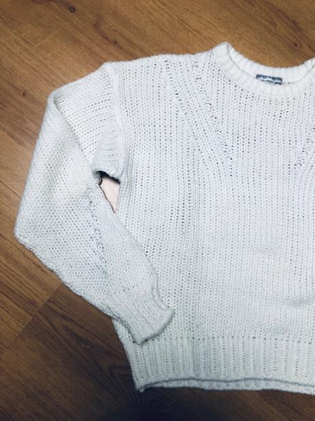 Biely sveter, 146