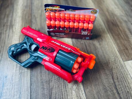 Nerf mega cycloneshock - s nábojmi a okuliarmi,