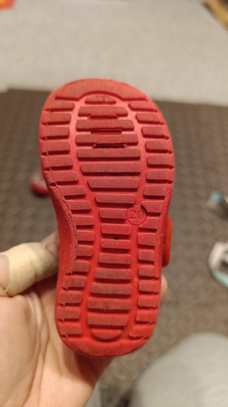 Papučky/topánočky, 19