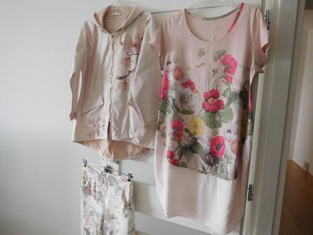 Blejzer+šaty kvietkované, jerné xl., xl