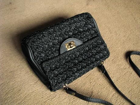 Malá čierna vintage kebelka,