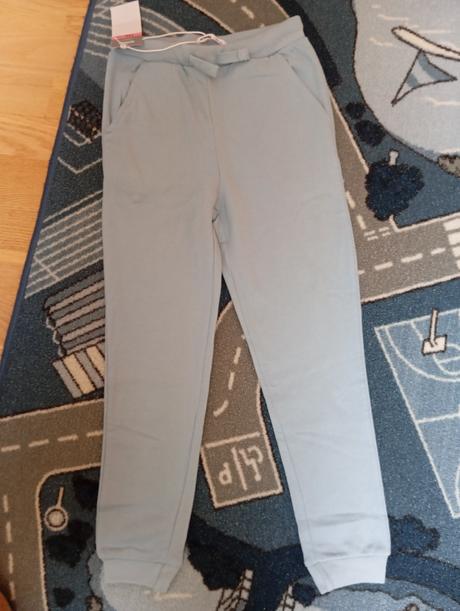 Nove tepláky 128/134, sinsay,134