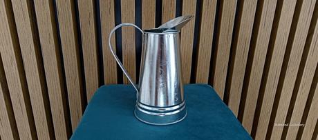 Džbán kovový, 