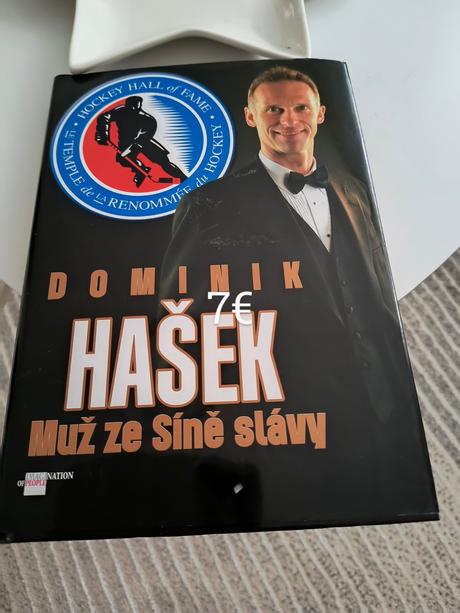 Rôzne knihy o hokejistoch, 
