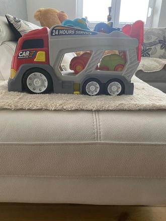 Kamión so 4 autíčkami,