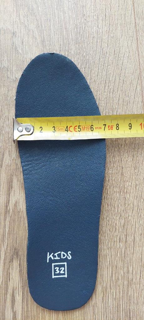 Kotnikove tenisky, 32