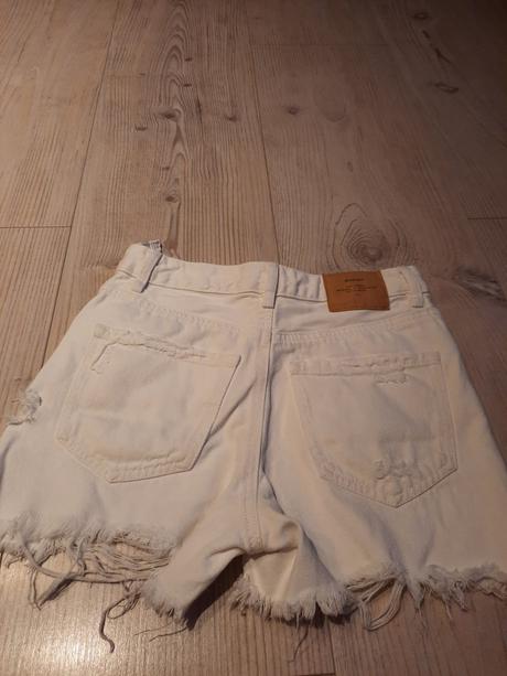 Biele kraťasy, stradivarius,32