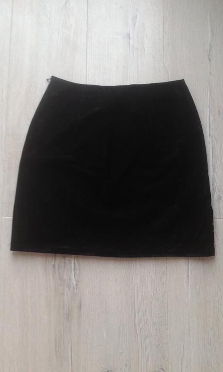 Nádherná vyšívaná sukňa, 36