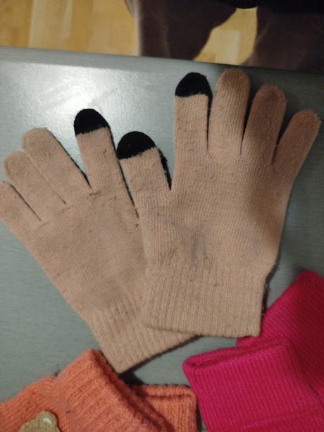 Darujem rukavice č.128 za postovné, 128