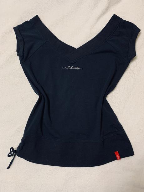 Čierne tričko s výstrihom do v zn. sam, s.a.m.,m