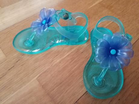 Zelené sandálky, 22