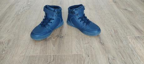 Kotnikove tenisky, 32