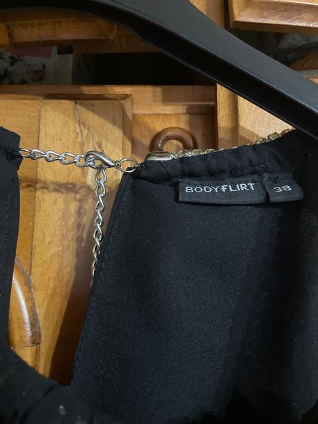 Elegantné čierne šaty, 38