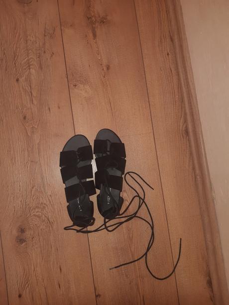 Obuv -gladiatorky krásne čierne velurové,ako nové, 39