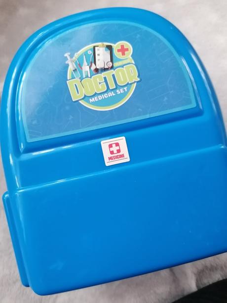 Kufrík pre doktorku, 