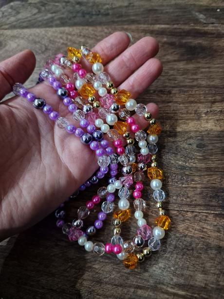 Naramky a nahedelniky na venčekovú slavnost,