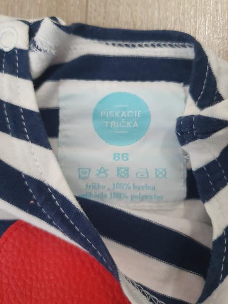 Pískacie tričko, 86