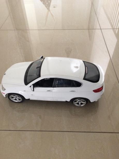 Autíčko bmw x6 na ovládanie,