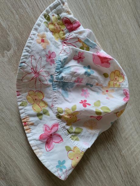 Klobúčik, broel,<50