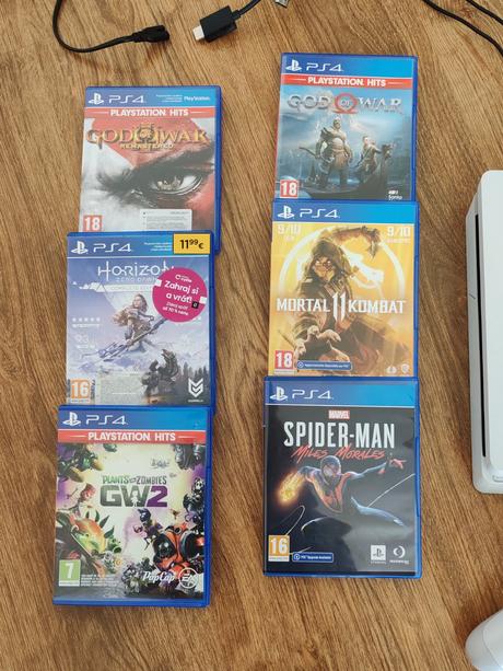 Playstation 4 slim,